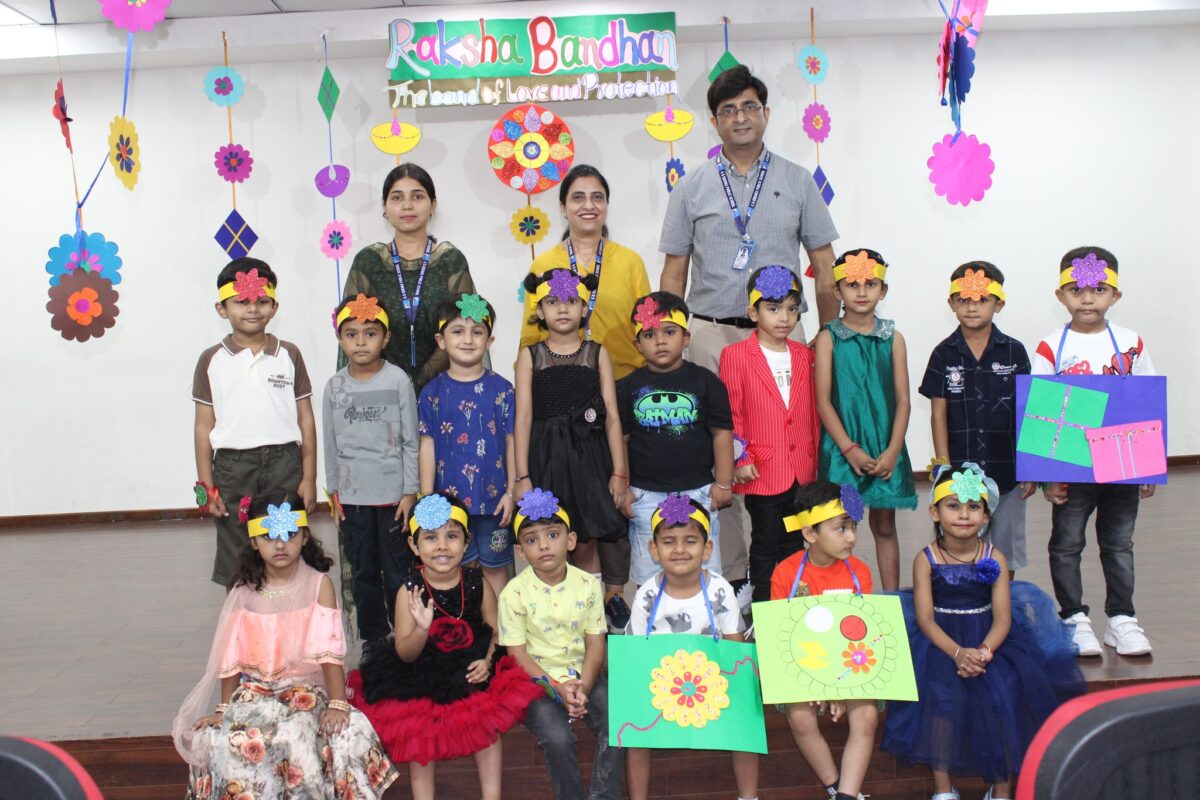 Celebrating the Bond'1