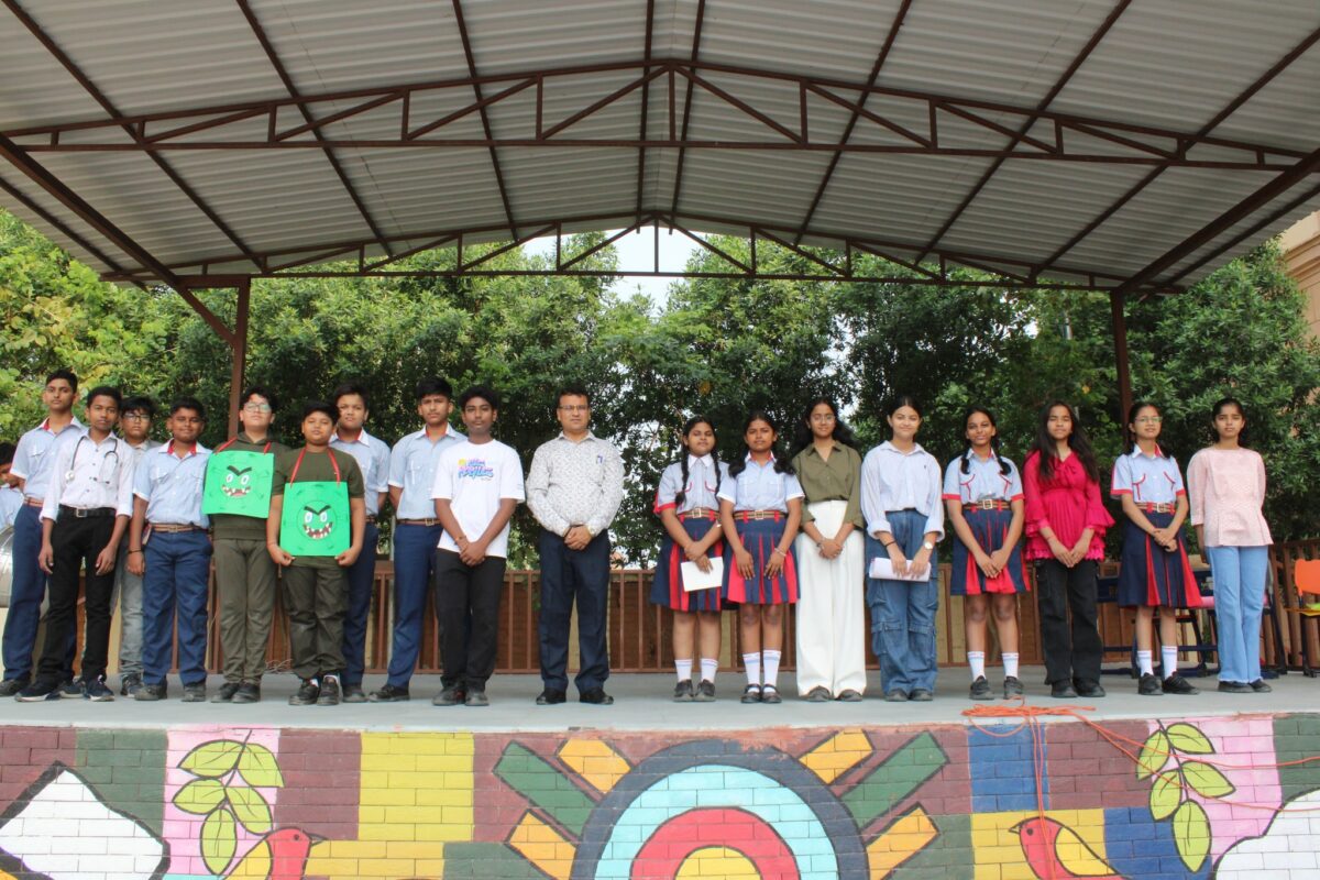 assembly was conducted by Class VIII-A at''2