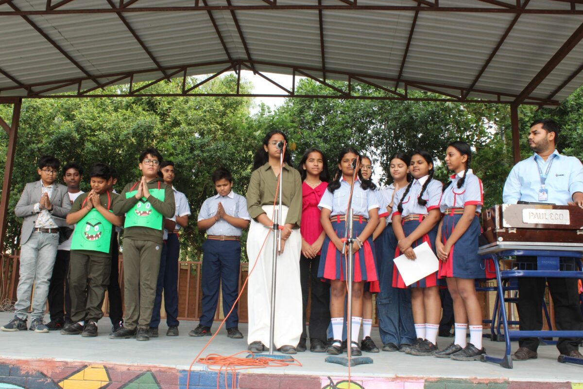 assembly was conducted by Class VIII-A at''7